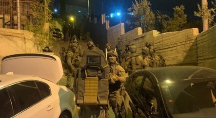 İsrail askerleri Kudüs’te kasabayı bastı, 5 Filistinliyi gözaltına aldı - dunya