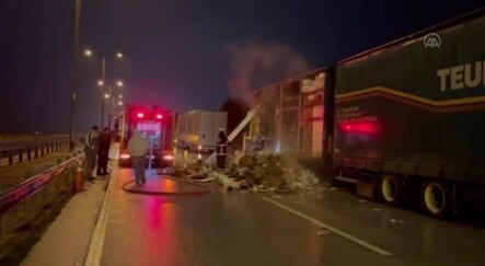 Kapıkule Sınır Kapısı yolunda tır yandı, trafik felç oldu - gundem