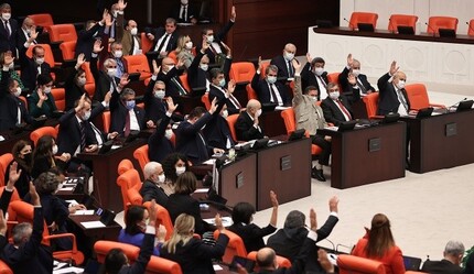 Tezkere aynı, oy farklı! CHP dün 'evet' dediğine bugün 'hayır' dedi - gundem