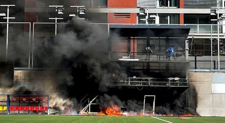 VAR monitörü patladı! Andorra-İngiltere maçı öncesi statta yangın çıktı - dunya