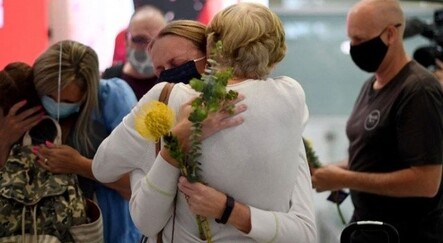 Avustralya’ya 20 ay sonra ilk uçak indi: Duygusal anlar yaşandı - yasam