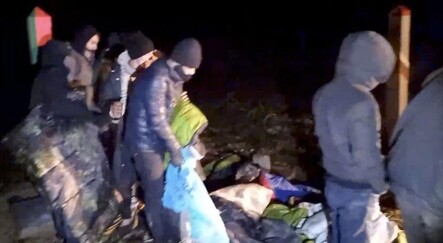 Belarus-Polonya sınırında göçmenlere köpeklerle müdahale edildi - dunya