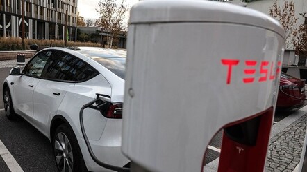 Elon Musk özür diledi: Tesla sürücülerini isyan ettiren kesinti - dunya