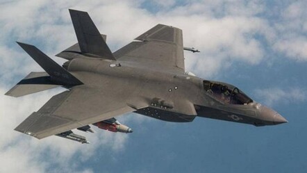 İngiltere'ye ait F-35 jeti Akdeniz'e düştü - dunya