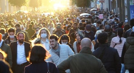 İstiklal Caddesi'nde korona kuralları unutuldu - saglik