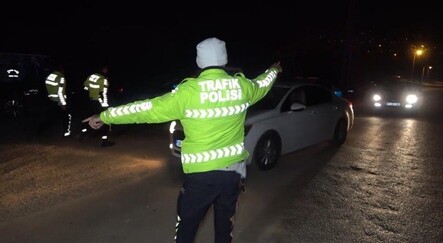 Sivil polis aracı ile otomobil çarpıştı - yasam