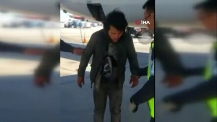 Uçağın iniş takımlarına tutunup ABD'ye kaçtı - dunya