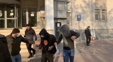 Adliyeye sevk edilen hırsız güle oynaya şarkı söyledi - yasam