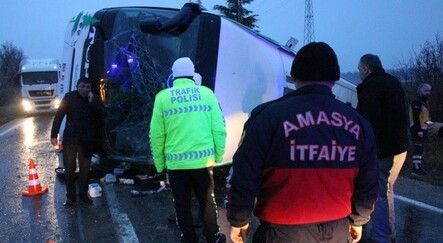 Amasya'da yolcu otobüsü devrildi: Ölü ve yaralılar var - yasam