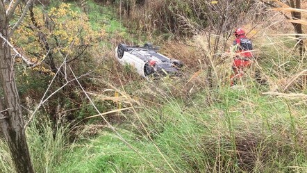 Araba dere yatağına devrildi, sürücüsü öldü - yasam