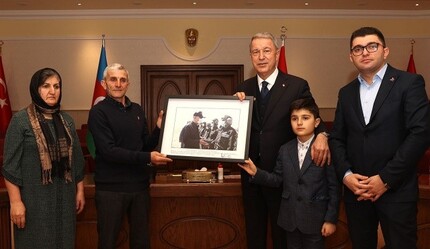 Bakan Akar, Azerbaycanlı şehit subayın ailesi ile buluştu - gundem