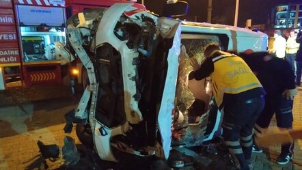 Balıkesir'de zincirleme kaza: 3'ü sağlık görevlisi 4 yaralı - yasam