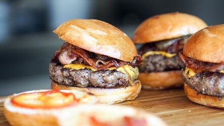Bir ay boyunca sadece hamburger yedi, başına gelenlere kendisi bile inanamadı! - dunya