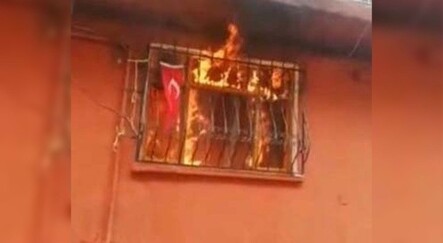 Bursa’da alev topuna dönen evde Türk bayrağının alevlerden etkilenmemesi dikkat çekti - gundem