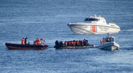 Çeşme'de 63 düzensiz göçmen kurtarıldı - gundem