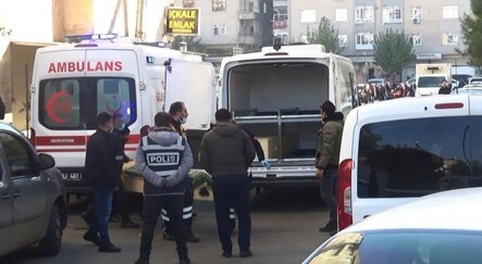 Diyarbakır'da baba cinnet getirdi: 1 ölü 2 yaralı - dunya