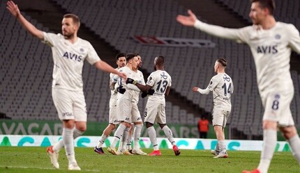 Fenerbahçe'de hoca belirsizliği: Taraftar farklı, yönetim farklı görüşte - spor