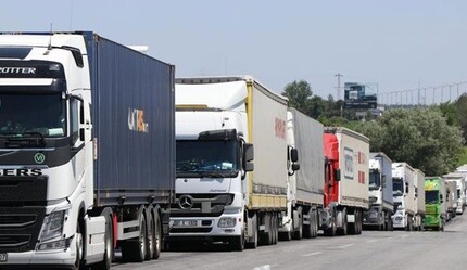İhracat tırlarımız sınırlarda kuyruk oldu - ekonomi