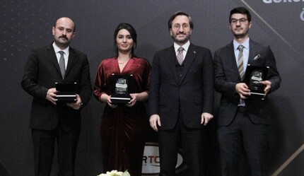 Kameraman Demir'e Altun'dan vefa plaketi - medya