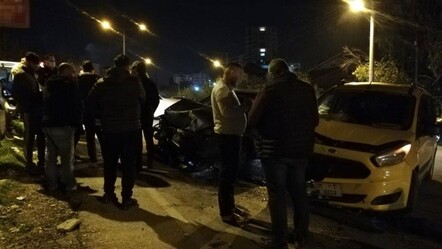 Otomobil taksiye çarptı: Yaralılar var - t-otomobil