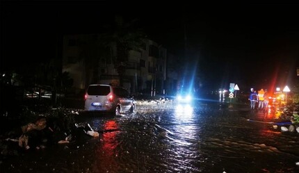 Sağanak etkisini artırdı, Marmaris su altında kaldı - yasam