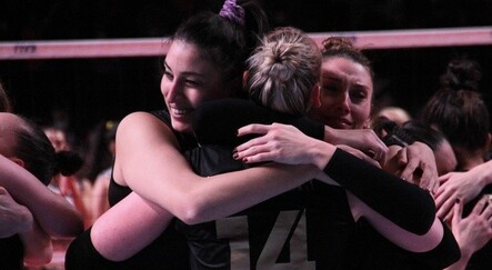 Voleybol Dünya Kulüpler Şampiyonası'nda kupayı Vakıfbank kaldırdı - spor