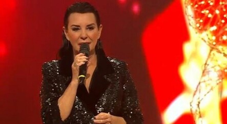 30 yıl sonra ilk kez sahneye çıktı! Perihan Savaş performansıyla kendine hayran bıraktı - magazin