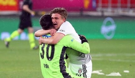 Beşiktaş'ta gençlere ömürlük imza - spor