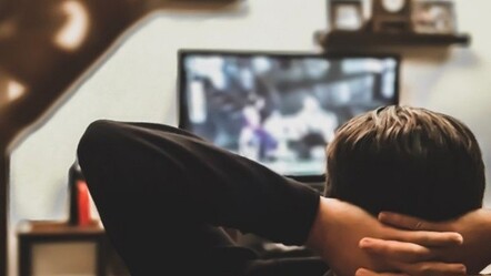 Bilim insanları televizyon bağımlılarını uyardı: Kan pıhtılaşması ölüme yol açabilir - teknoloji