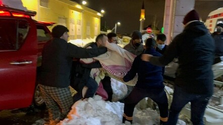İstanbul'da karlı yolda mahsur kalan diyaliz hastası öldü - gundem