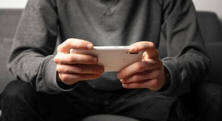 Rekor üstüne rekor kırıyorlar! Günde 4,8 saat cep telefonu uygulamalarına ayrılıyor - teknoloji