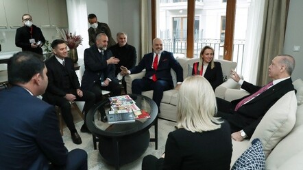 Talimatıyla yapılmaya başlanmıştı, Erdoğan deprem konutlarında örnek daireyi inceledi - politika