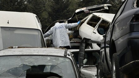 Yediemin deposunda dehşete düşüren olay: Yanan otomobilden erkek cesedi çıktı - yasam