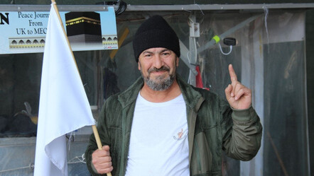 Gördüğü rüyadan etkilendi, üç tekerlekli aracıyla Mekke'nin yolunu tuttu - dunya