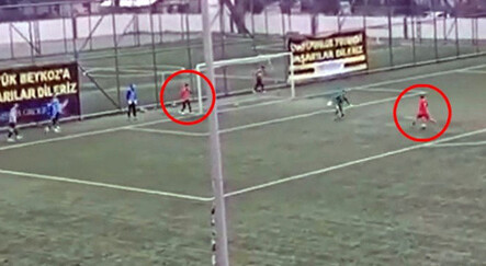 Sahaya atlayarak kaleye giden topu çıkardı! Hakemin verdiği karar ise herkesi şaşırttı - spor