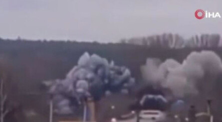 Rus ordusunun Kiev’e girişini önlenmek için köprüler yıkılıyor - dunya