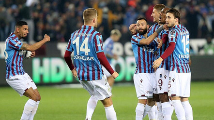 Trabzonspor adım adım şampiyonluğa... Evinde gol olup yağdı - spor