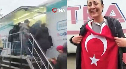 Ukrayna'da çekilen görüntü yürekleri sızlattı! Türk bayrağına sarılıp ağladı - dunya