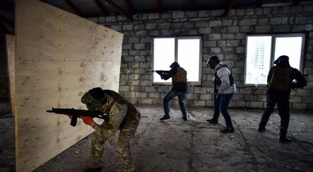 Ukrayna'daki siviller askeri eğitime başladı - dunya