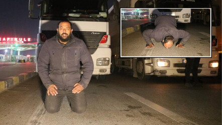 Ukrayna'daki tır şoförü, Türkiye'ye gelir gelmez toprağı öpüp dua etti - dunya