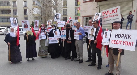 HDP önündeki evlat nöbetine bir aile daha katıldı - gundem