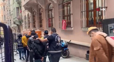 İstanbul’da film gibi operasyon: Satırla rehin alınan Nepalliler Pakistanlı gaspçıların elinden kurtarıldı - gundem
