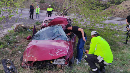 Sivas'ta feci kaza! Otomobil yoldan çıktı, ölü ve yaralılar var - yasam