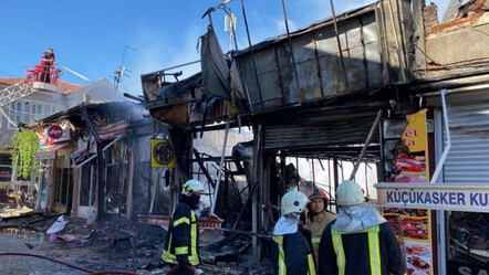 Afyonkarahisar'da dükkanlar alevlere teslim oldu! 15 iş yeri kullanılamaz halde - yasam
