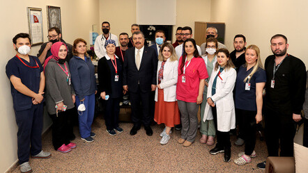 Bakanı Koca'dan sağlık çalışanlarına gece yarısı sürprizi - saglik
