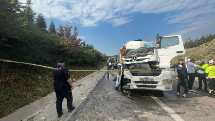 Hafriyat kamyonu yolcu otobüsüne çarptı: Ölü ve yaralılar var - yasam