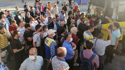 Kadıköy'de vatandaşlardan İETT isyanı: Otobüsün önünü kestiler - yasam