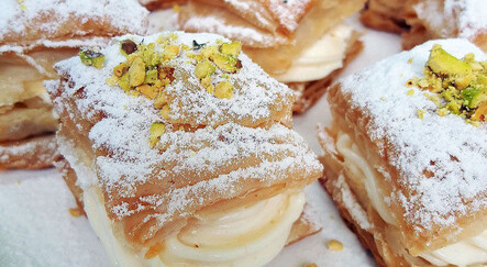 Lezzetiyle damak çatlatıyor… Masaya koymanızla anında bitecek karamelli börek tarifi - editorun-sectikleri