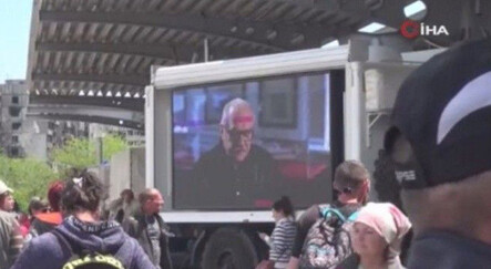 Rusya Ukraynalıları ikna etmek için türlü yöntemler deniyor: Şehir merkezlerinde mobil ekranlı propaganda - dunya