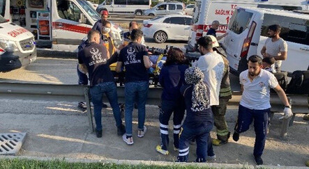 Ümraniye'de işçi servisi kaza yaptı: 2'si ağır 11 yaralı - yasam